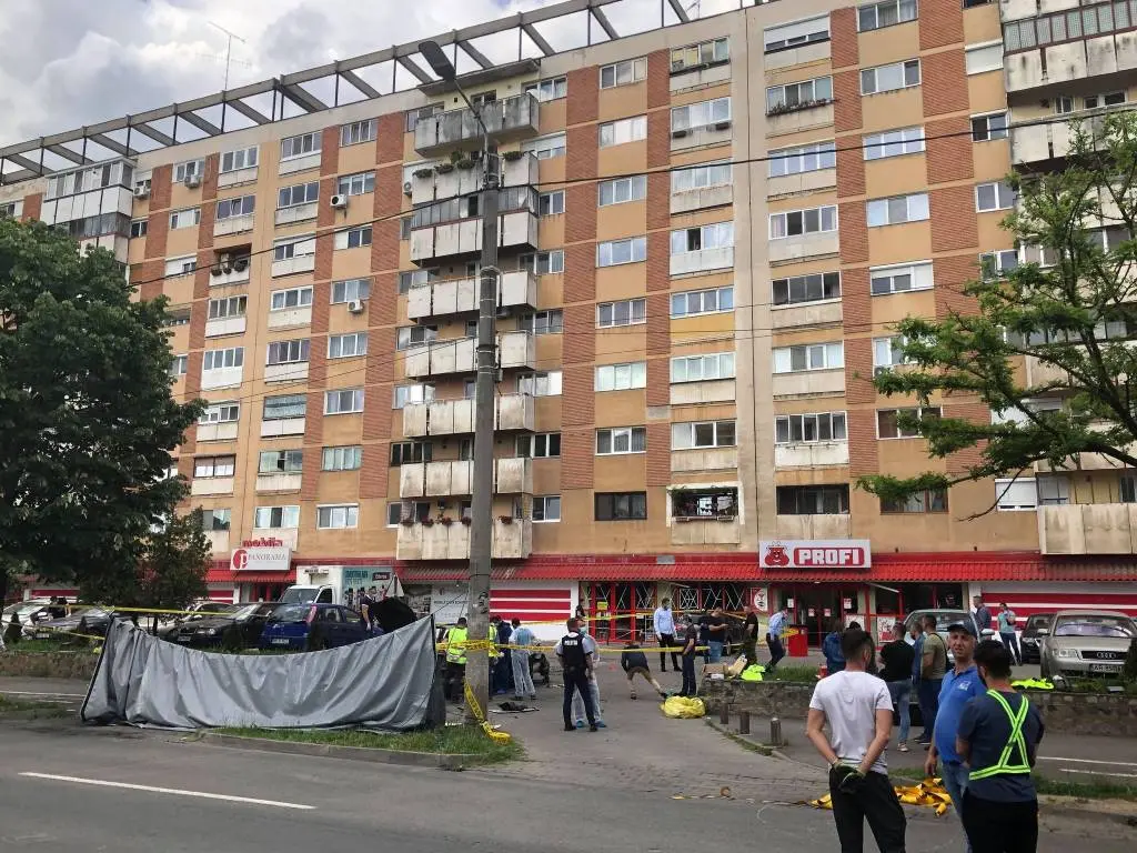 [ACTUALIZARE 7] Cu 300 de agenți SRI în hoteluri și pensiuni, cu toți interlopii scoși la „cafea” de toți polițiștii din Arad, cu portbagajele pline de dovezi ale „frăției eterne” dintre aceștia, ANCHETATORII CAZULUI CRIȘAN au... MINUS O PISTĂ - cea reală!