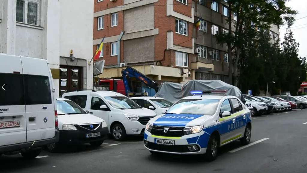 [ACTUALIZARE 7] Cu 300 de agenți SRI în hoteluri și pensiuni, cu toți interlopii scoși la „cafea” de toți polițiștii din Arad, cu portbagajele pline de dovezi ale „frăției eterne” dintre aceștia, ANCHETATORII CAZULUI CRIȘAN au... MINUS O PISTĂ - cea reală!