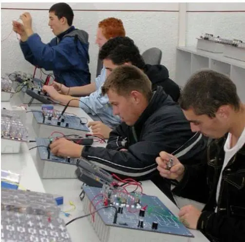 [OFERTĂ EDUCAȚIONALĂ – Liceul Tehnologic „ Aurel Vlaicu”] Calificarea – Tehnician electrician electronist auto (clasa a IX-a liceu)