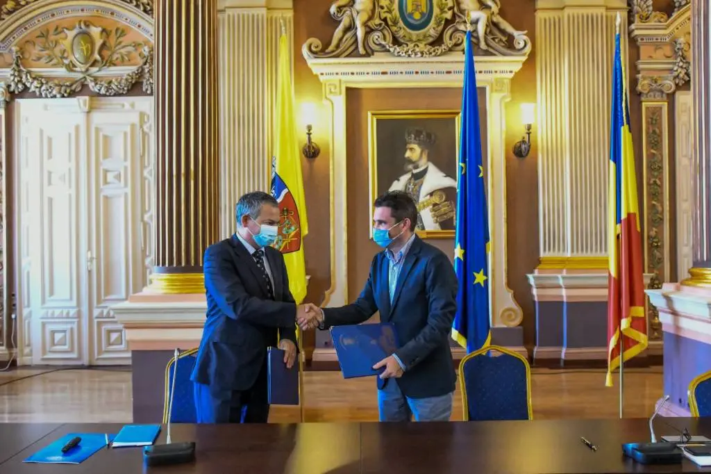Soluții electronice pentru reducerea birocrației: PRIMĂRIA Municipiului Arad va avea SITE NOU și, pentru început, vor fi DIGITALIZATE 7 SERVICII