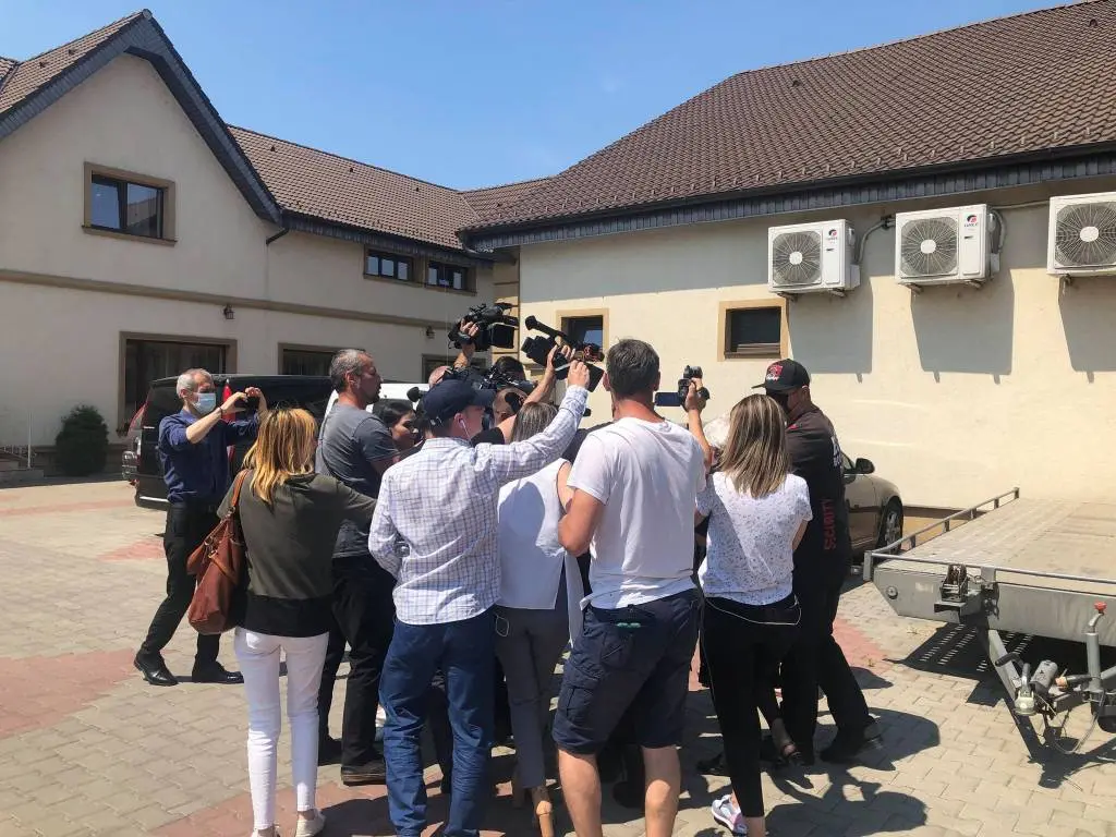 [ACTUALIZARE 7] Cu 300 de agenți SRI în hoteluri și pensiuni, cu toți interlopii scoși la „cafea” de toți polițiștii din Arad, cu portbagajele pline de dovezi ale „frăției eterne” dintre aceștia, ANCHETATORII CAZULUI CRIȘAN au... MINUS O PISTĂ - cea reală!