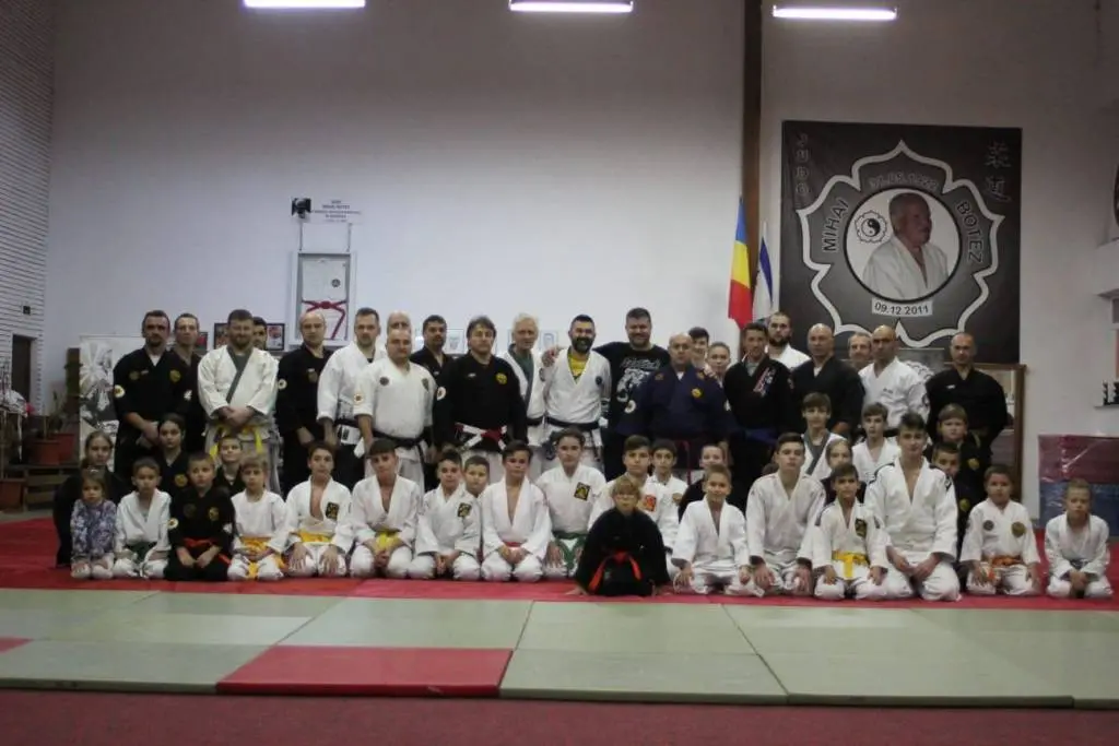SHIHAN Ovidiu DEAC s-a dus să-și continue antrenamentul „dincolo”, cu SŌKE Mihai BOTEZ...
