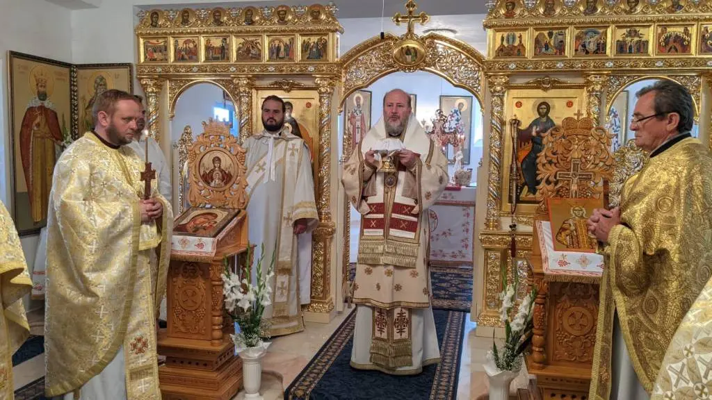 Preasfințitul Emilian Crișanul a săvârșit Sfânta Liturghie la Mănăstirea Dobrești cu prilejul hramului