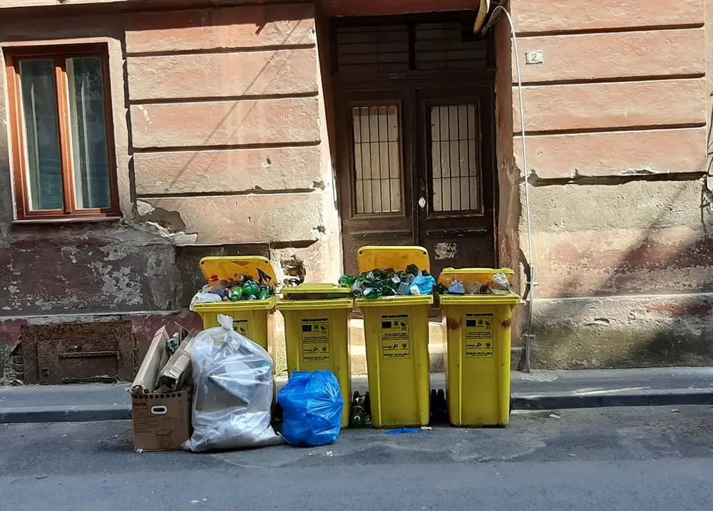 [ACTUALIZARE] RETIM s-a supărat pe noi și ne ceartă că nu i-am cerut un punct de vedere oficial cu privire la gunoiul din buricul târgului [FOTO]