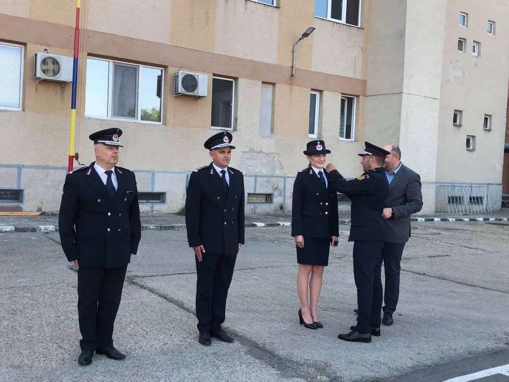 Avansări în grad la ISU Arad. Între cei 5 ofițeri și 57 de subofițeri se numără și „cel care vorbește cu noi” - de astăzi, lt. col. George Pleșca