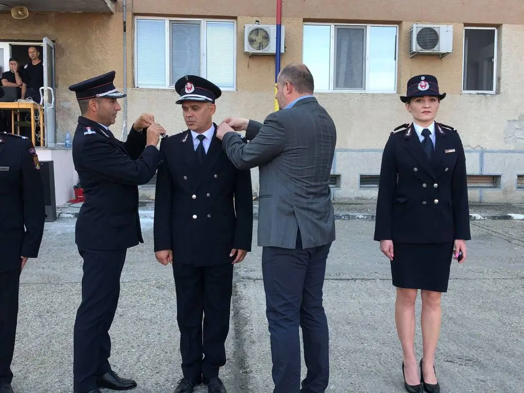 Avansări în grad la ISU Arad. Între cei 5 ofițeri și 57 de subofițeri se numără și „cel care vorbește cu noi” - de astăzi, lt. col. George Pleșca