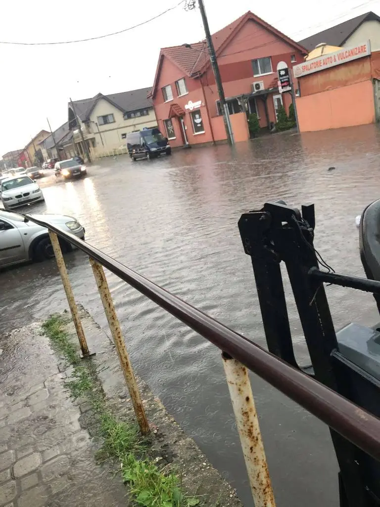 Regenerarea urbană față cu Furtuna la Arad: Ploaia de azi a inundat Stadionul UTA și Teatrul