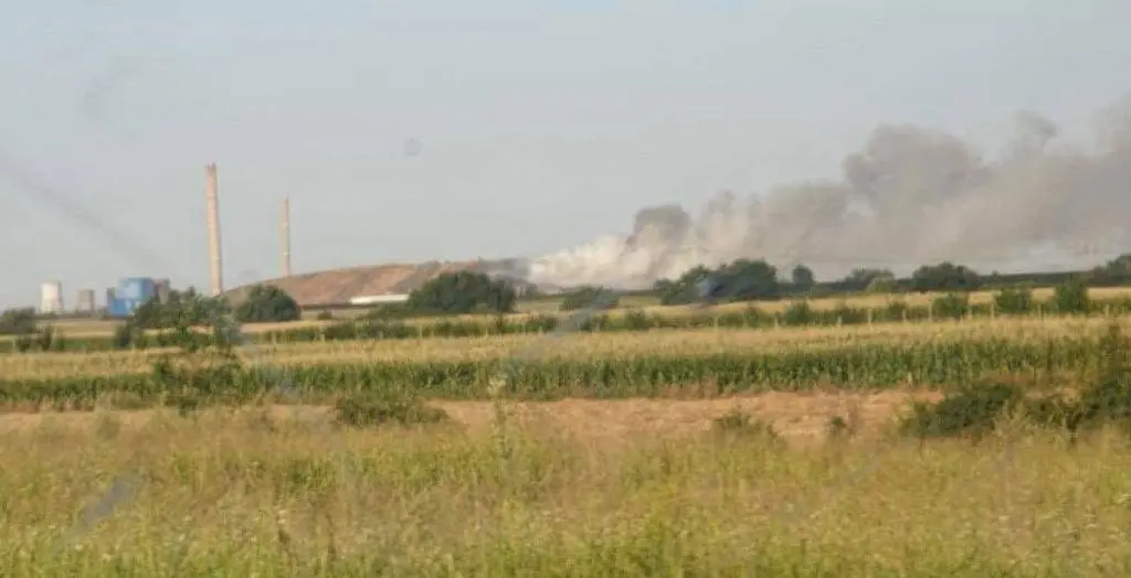 [ACTUALIZARE 4] ISUJ Arad: Incendiul de la groapa de gunoi a fost lichidat
