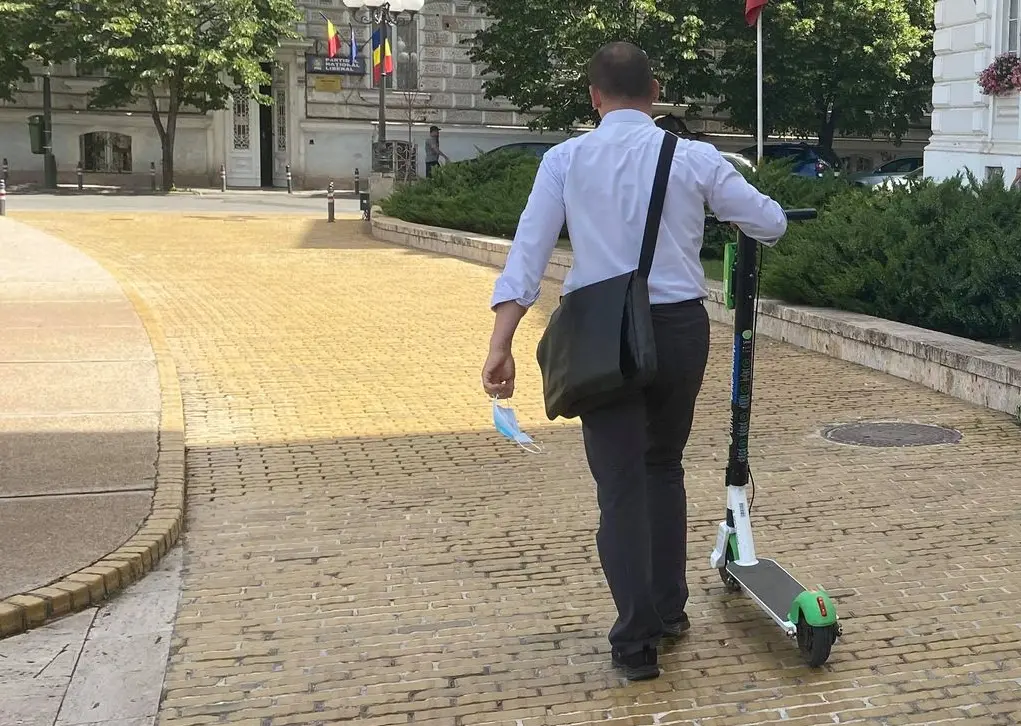 FORMULA EXPLOZIVĂ explicată de directorul Poliției Locale, Adrian Toma, la cursul de trotinete!...