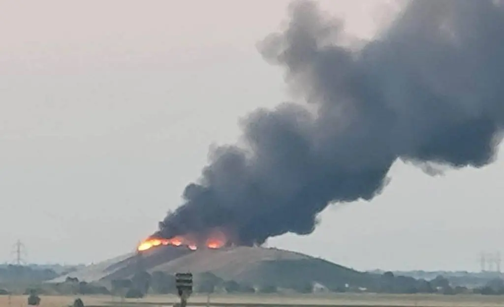 [ACTUALIZARE 4] ISUJ Arad: Incendiul de la groapa de gunoi a fost lichidat