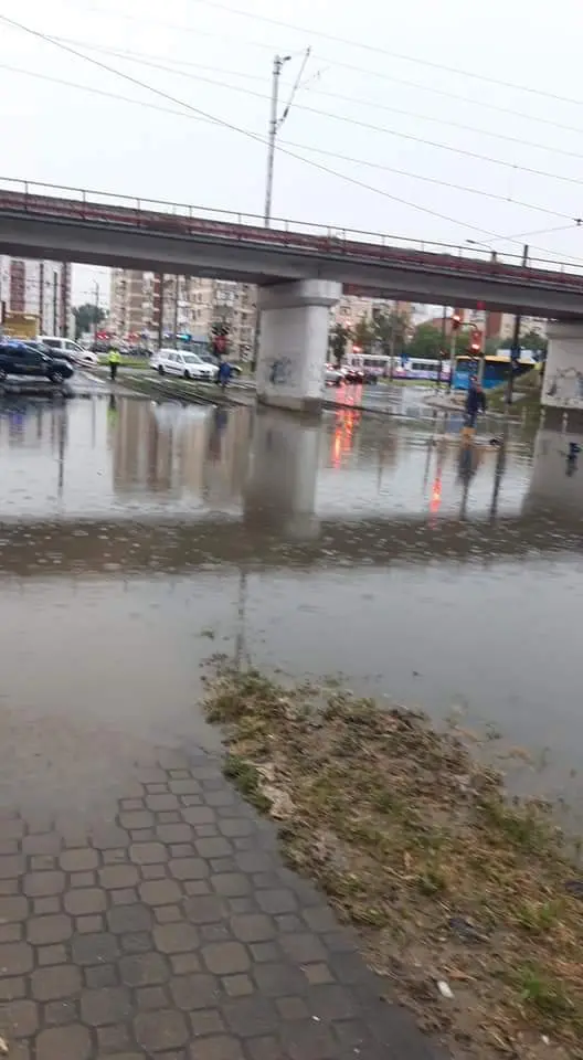 Regenerarea urbană față cu Furtuna la Arad: Ploaia de azi a inundat Stadionul UTA și Teatrul