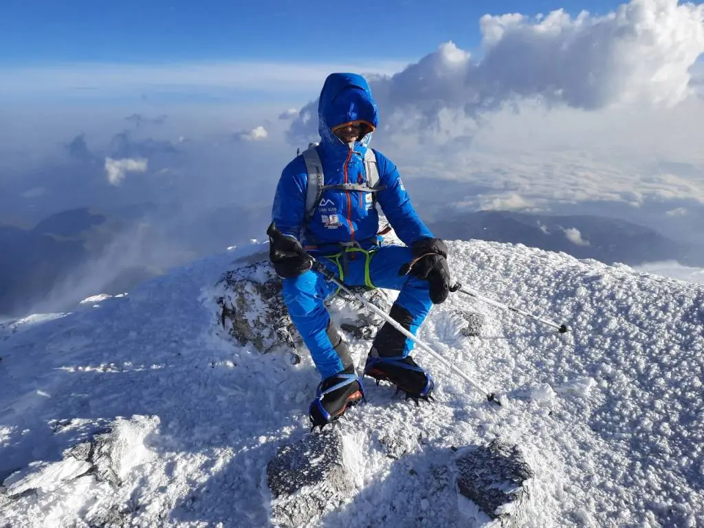 [ACTUALIZARE] AU REUȘIT SĂ CUCEREASCĂ ELBRUSUL: Răzvan Nedu și Alex Benchea, cei doi sportivi care văd împreună 1% au ajuns pe Vârful Elbrus (5.642m)