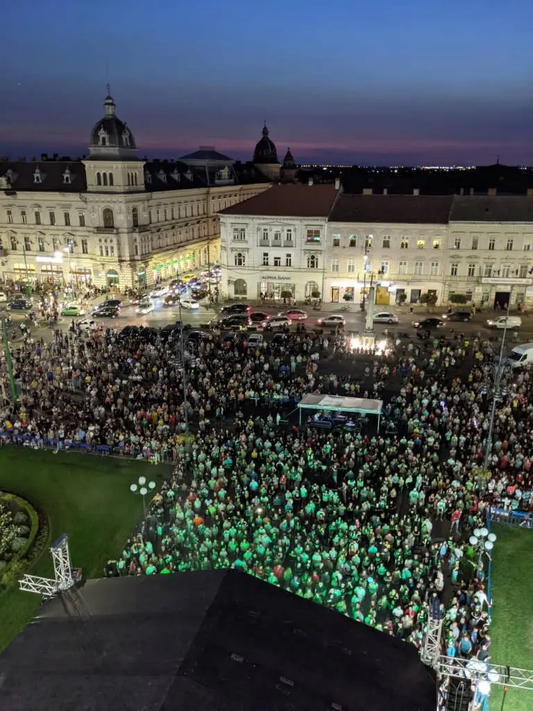 Arădenii „iresponsabili” de la proteste vs arădenii „frumoși” de la Zilele Aradului