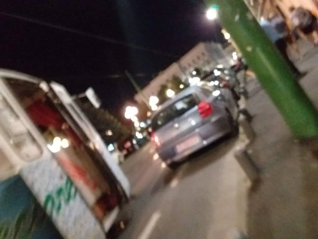 Ce fac Polițiștii Locali când doarme „Tanti Rodi”: o fură și ridică mașini de pe stradă ca să facă bani... noaptea la 1... ca ultimii hoți de catalizatoare!