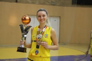 alexandra rotariu rămâne alături