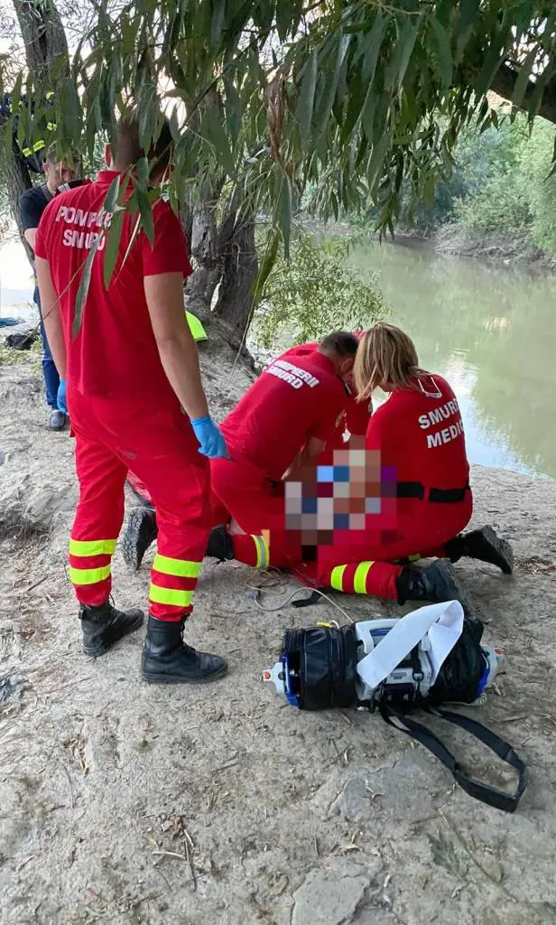 [ACTUALIZARE] Corpul adolescentului înecat în Mureș a fost găsit la 6 metri de la mal, la o adâncime de 4 metri