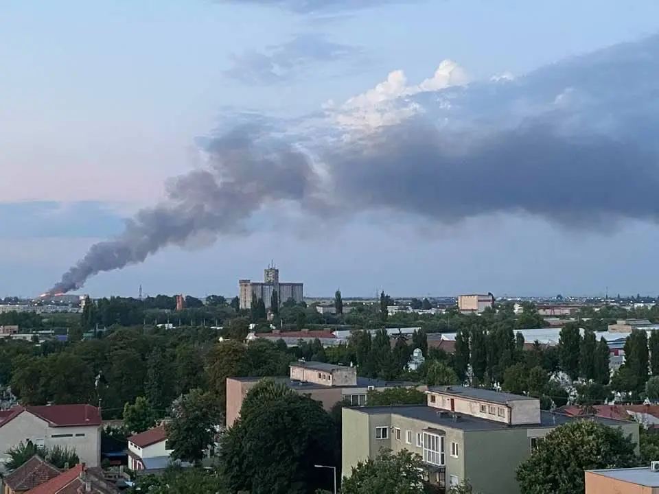 [ACTUALIZARE 4] ISUJ Arad: Incendiul de la groapa de gunoi a fost lichidat