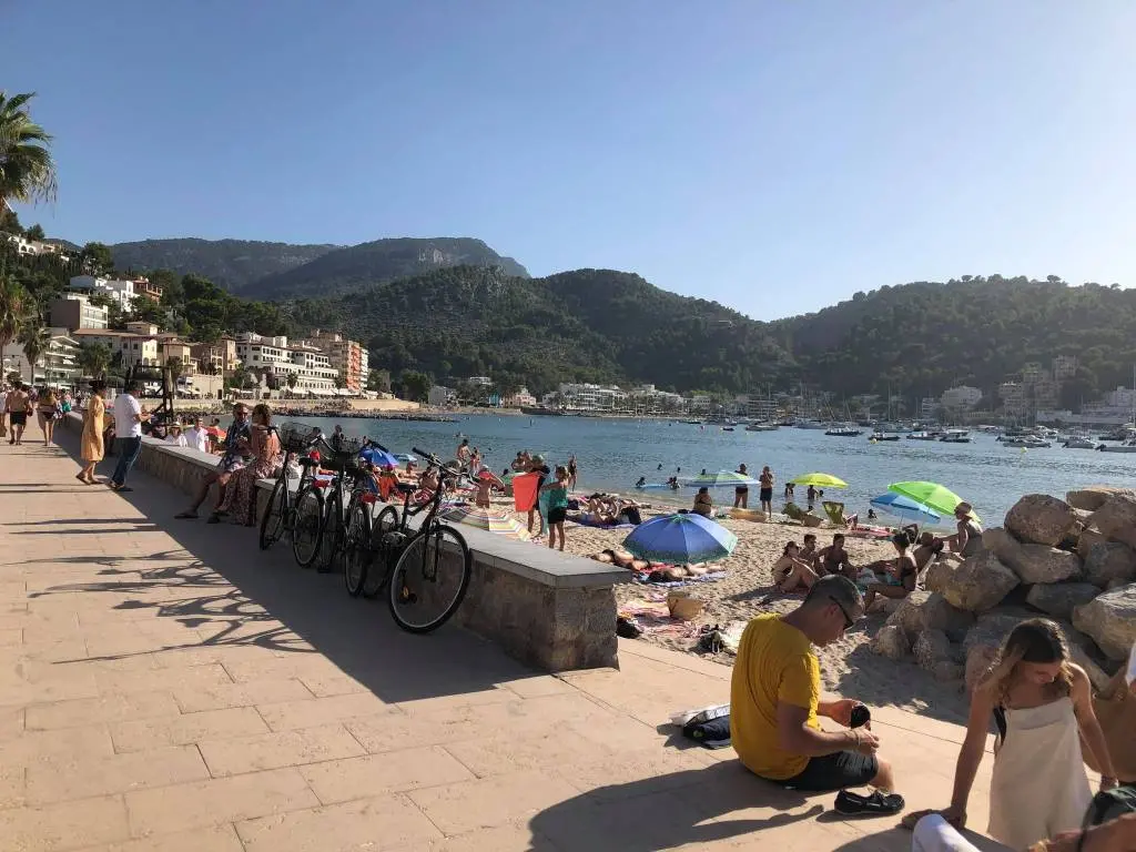 CARANTINA ca pedeapsă a căcaților cu pix și servietă pentru că ai îndrăznit să te întorci sănătos din PARADIS