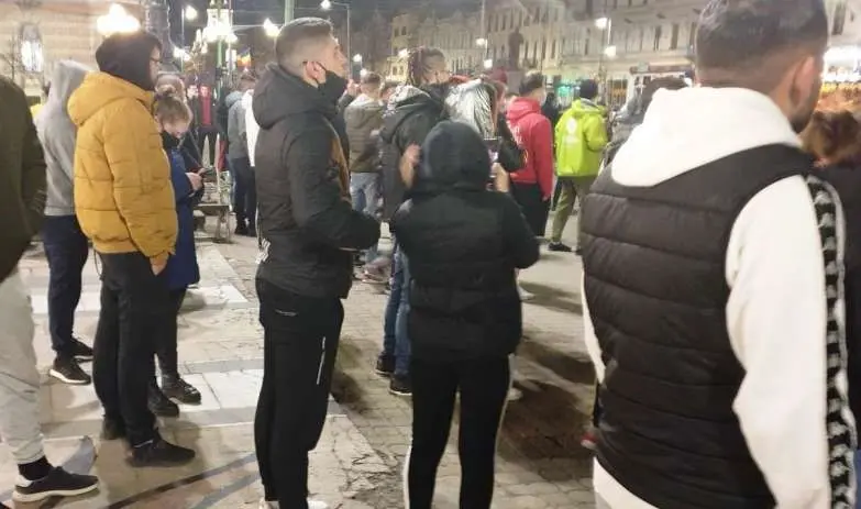 Arădenii „iresponsabili” de la proteste vs arădenii „frumoși” de la Zilele Aradului