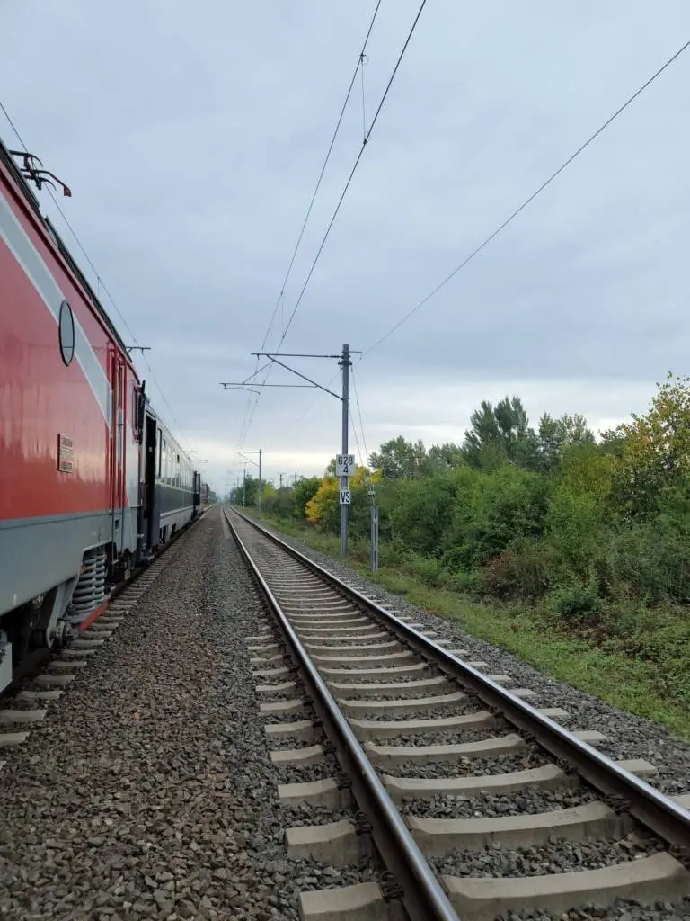 Dosar penal pentru vătămare corporală din culpă după ce un septuagenar a fost găsit sub roțile trenului în zona depoului CFR