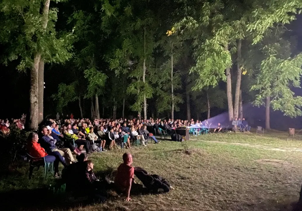 [ACTUALIZARE] Sute de arădeni au vizionat, duminică seara, la Centrul de Vizitare Ceala al Parcului Natural Lunca Mureșului, documentarul „România Sălbatică”