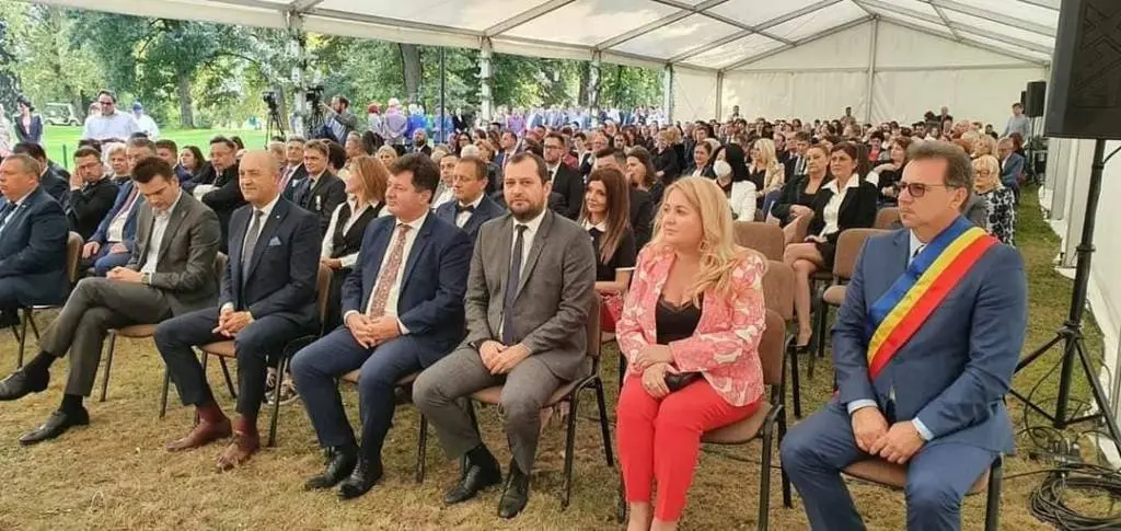 Oare câți „îngeri în uniformă” s-au vaccinat CU AC și câți FĂRĂ AC?