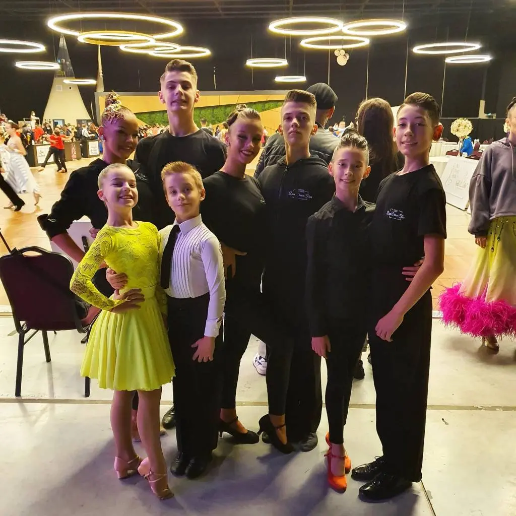 [ACTUALIZARE] Perechile royale de tineri și adulți au adus la Arad 10 MEDALII de la Campionatul Național de CLASE