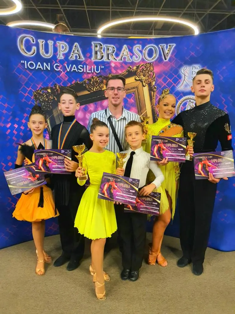 [ACTUALIZARE] Perechile royale de tineri și adulți au adus la Arad 10 MEDALII de la Campionatul Național de CLASE