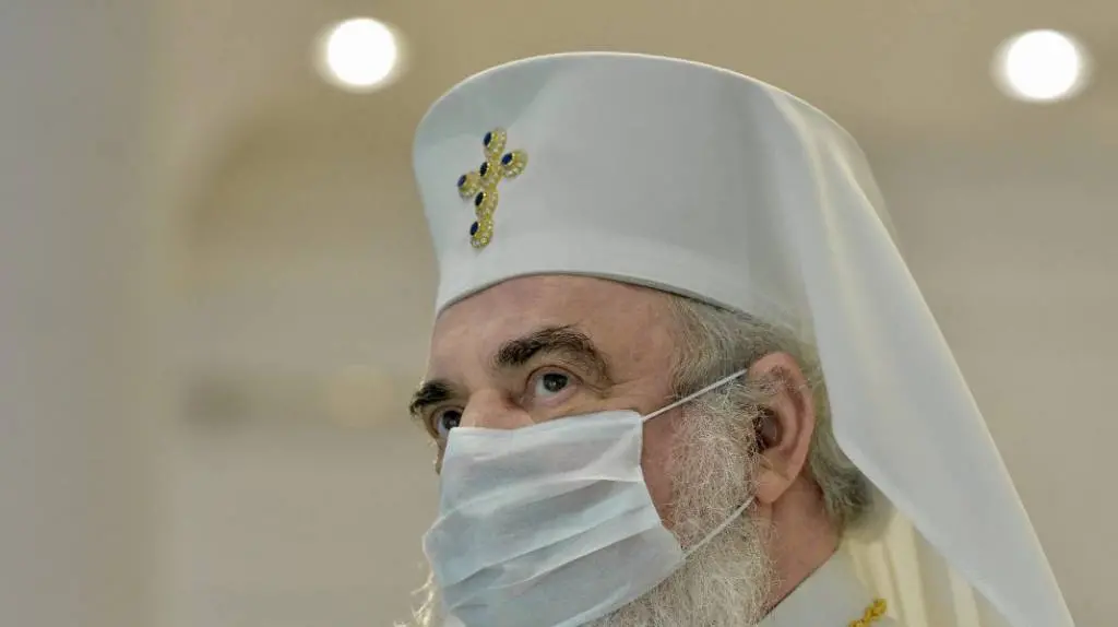 Patriarhul Bisericii Ortodoxe Române a transmis două MESAJE CLARE: ierarhii să se abțină de la comentarii critice despre VACCIN, iar mirenii să asculte ÎNDEMNURILE MEDICILOR