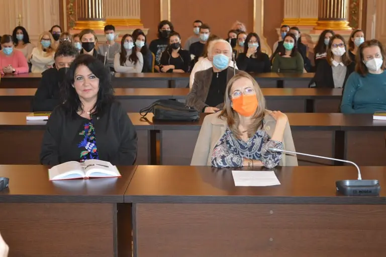 Sala „Regele Ferdinand” a găzduit lansarea celui de-al patrulea volum al cărții „Cultura și Civilizația Chineză. Dialoguri Româno-Chineze”