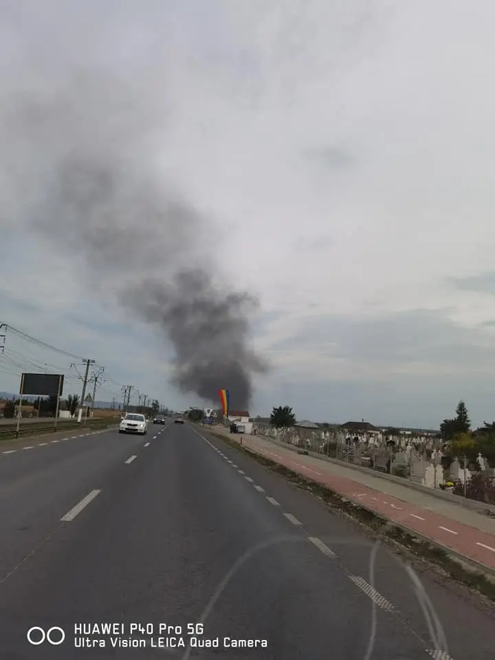 [ACTUALIZARE 2] Un SCURTCIRCUIT a fost cauza care a dus la incendiul de joi seara în urma căruia restaurantul de la ieșirea din Vladimirescu s-a făcut scrum
