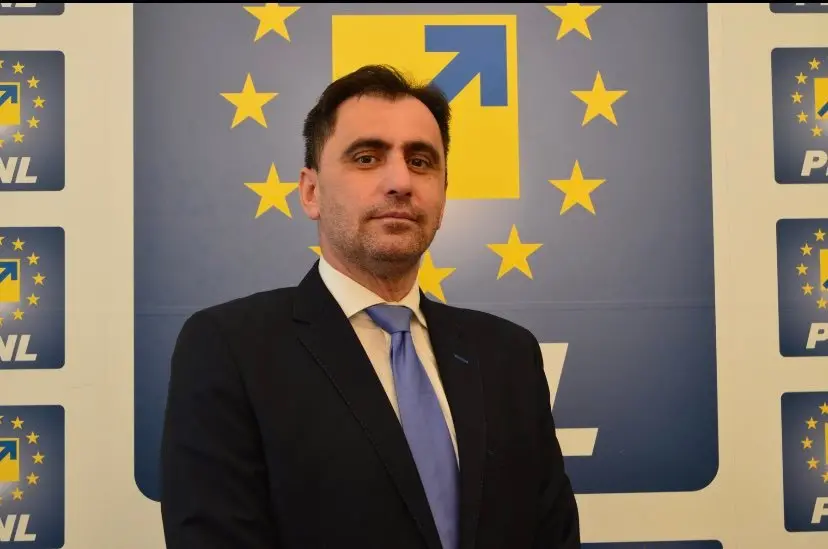 Neluțu Cristina se laudă c-a fost la Londra