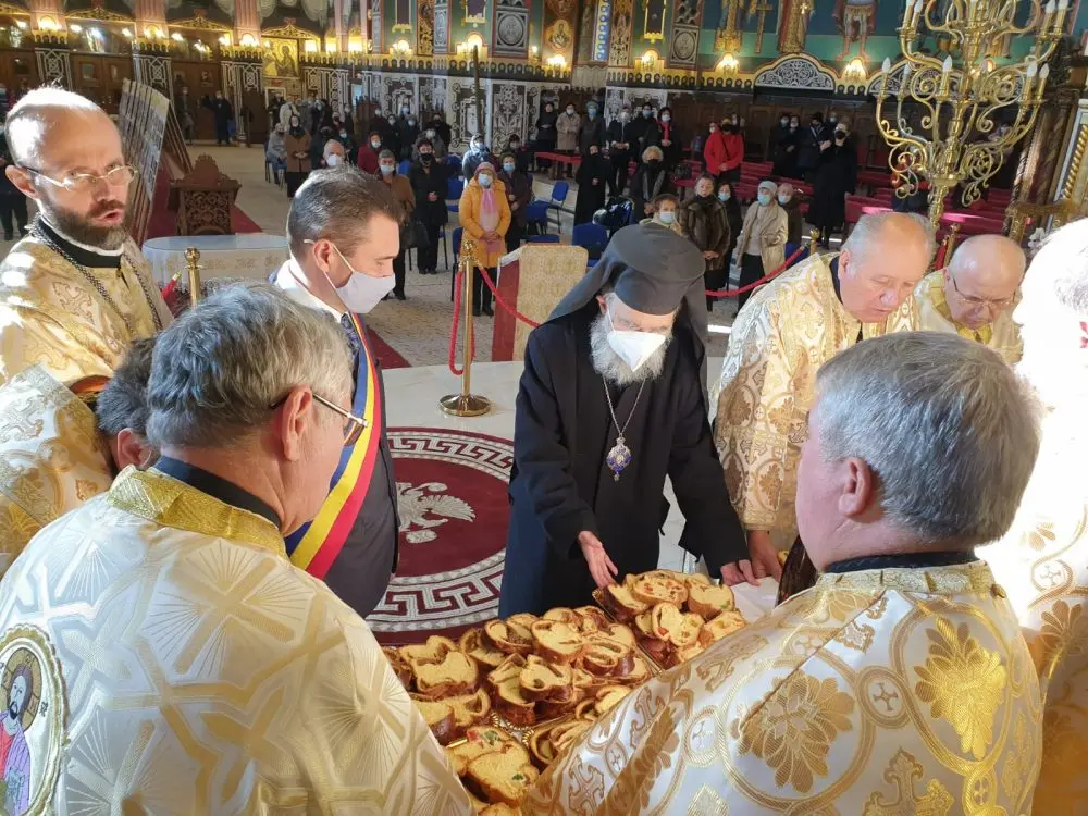 [ACTUALIZARE] Patru zile de excepție prilejuite de împlinirea a 30 de ani de la sfințirea pietrei de temelie a CATEDRALEI ORTODOXE din Arad