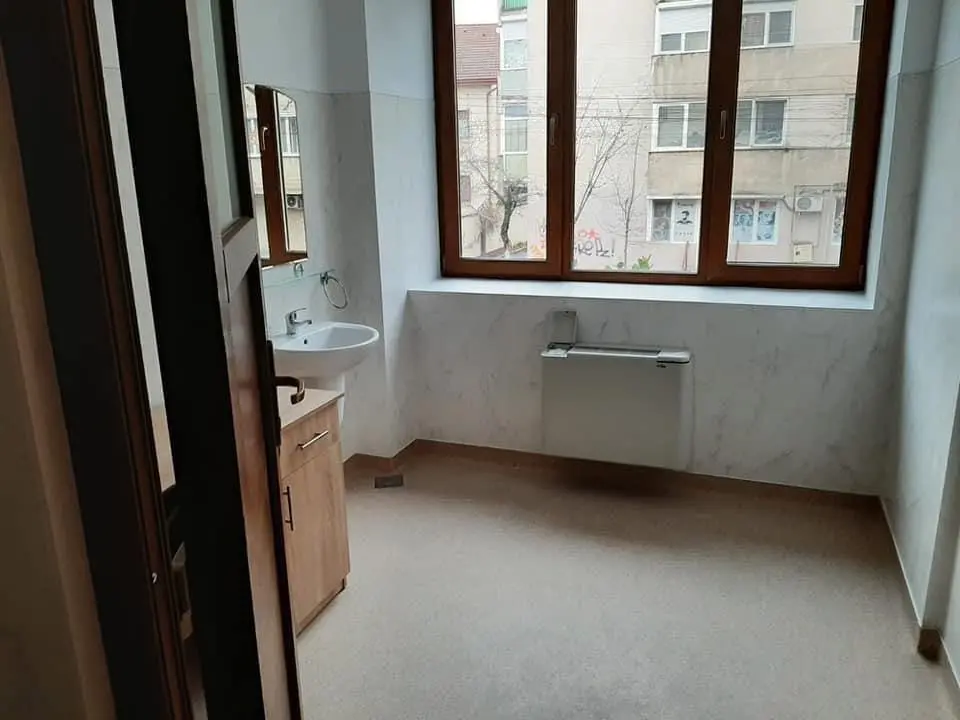Clădirea „Policlinicii CFR” a fost reabilitată, iar dacă lucrurile decurg normal, vom avea un „Centru medical de diagnostic și tratament” modern [FOTO]
