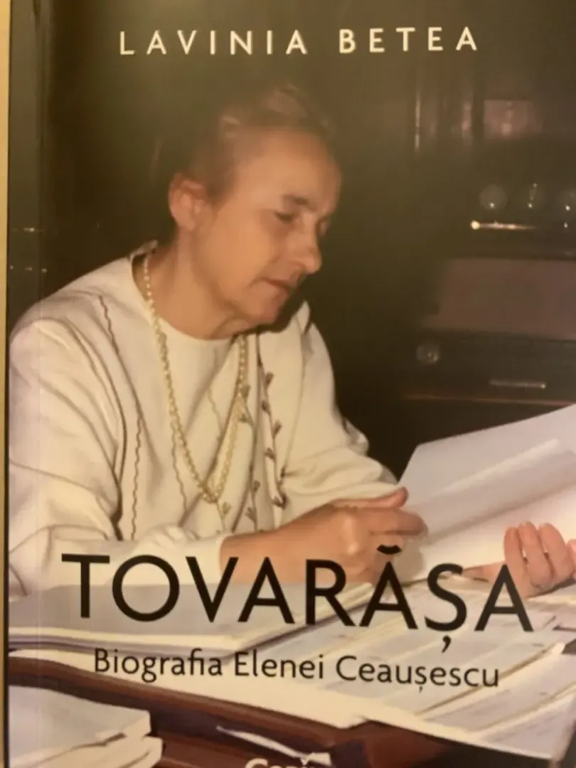 „TOVARĂȘA. Biografia Elenei Ceaușescu” de Lavinia BETEA - o carte seducătoare și dură despre SINGURA FEMEIE condamnată și executată din istoria României