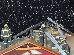 incendiu nocturn la o casă