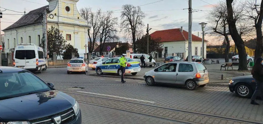 Din seria „DECÂT NIMIC?!” - am avut o RAZIE CU POZE la „Boul Roșu”