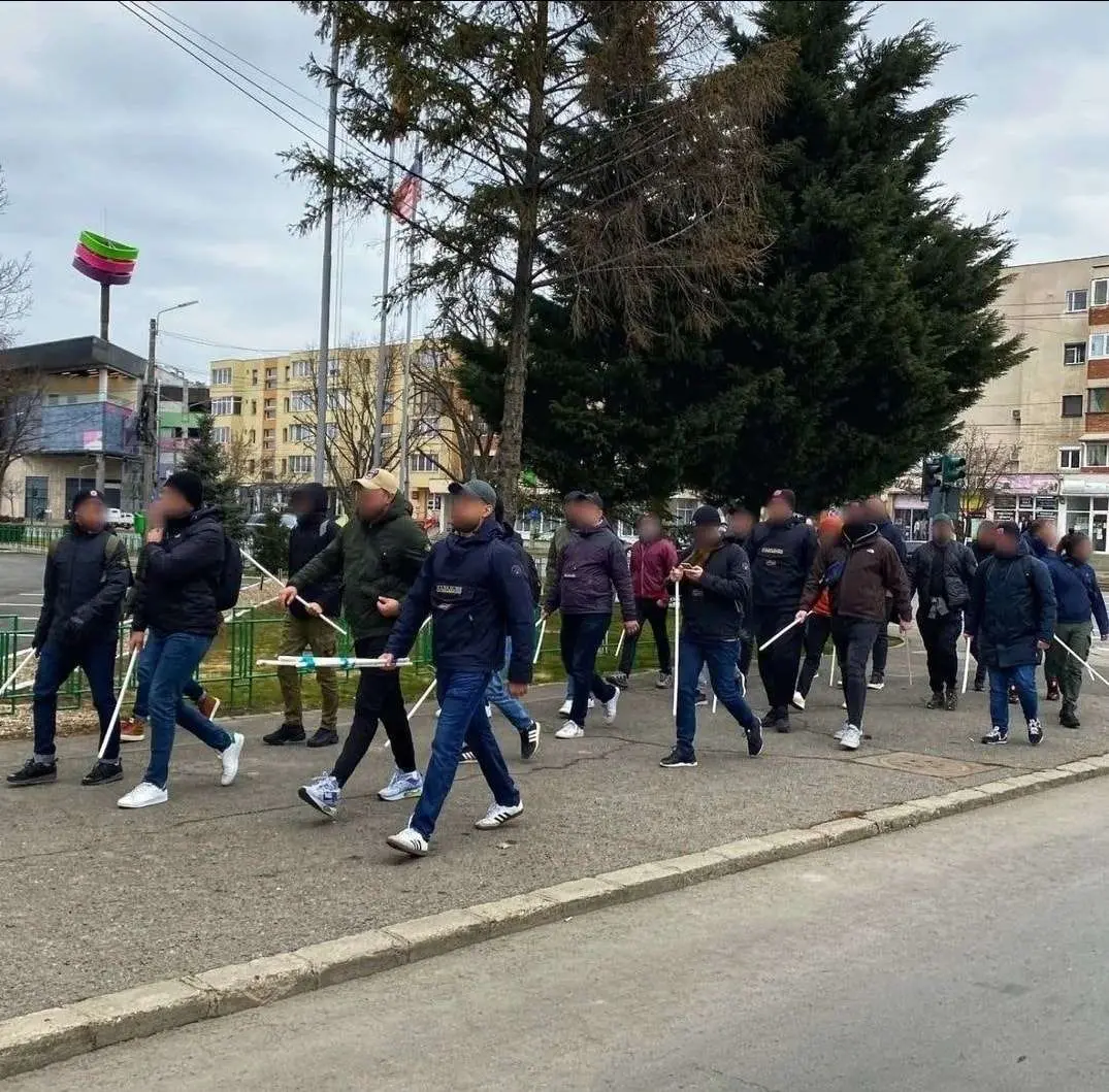 [ACTUALIZARE 3] Sunt interziși pe stadioane, nu sunt lăsați să-și iubească echipa doar pentru că sunt arădeni și țin cu UTA. Isteria juridică dintre suporteri și jandarmi e de PSIHIATRIE, nu de TRIBUNAL!