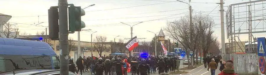 [ACTUALIZARE 3] Sunt interziși pe stadioane, nu sunt lăsați să-și iubească echipa doar pentru că sunt arădeni și țin cu UTA. Isteria juridică dintre suporteri și jandarmi e de PSIHIATRIE, nu de TRIBUNAL!