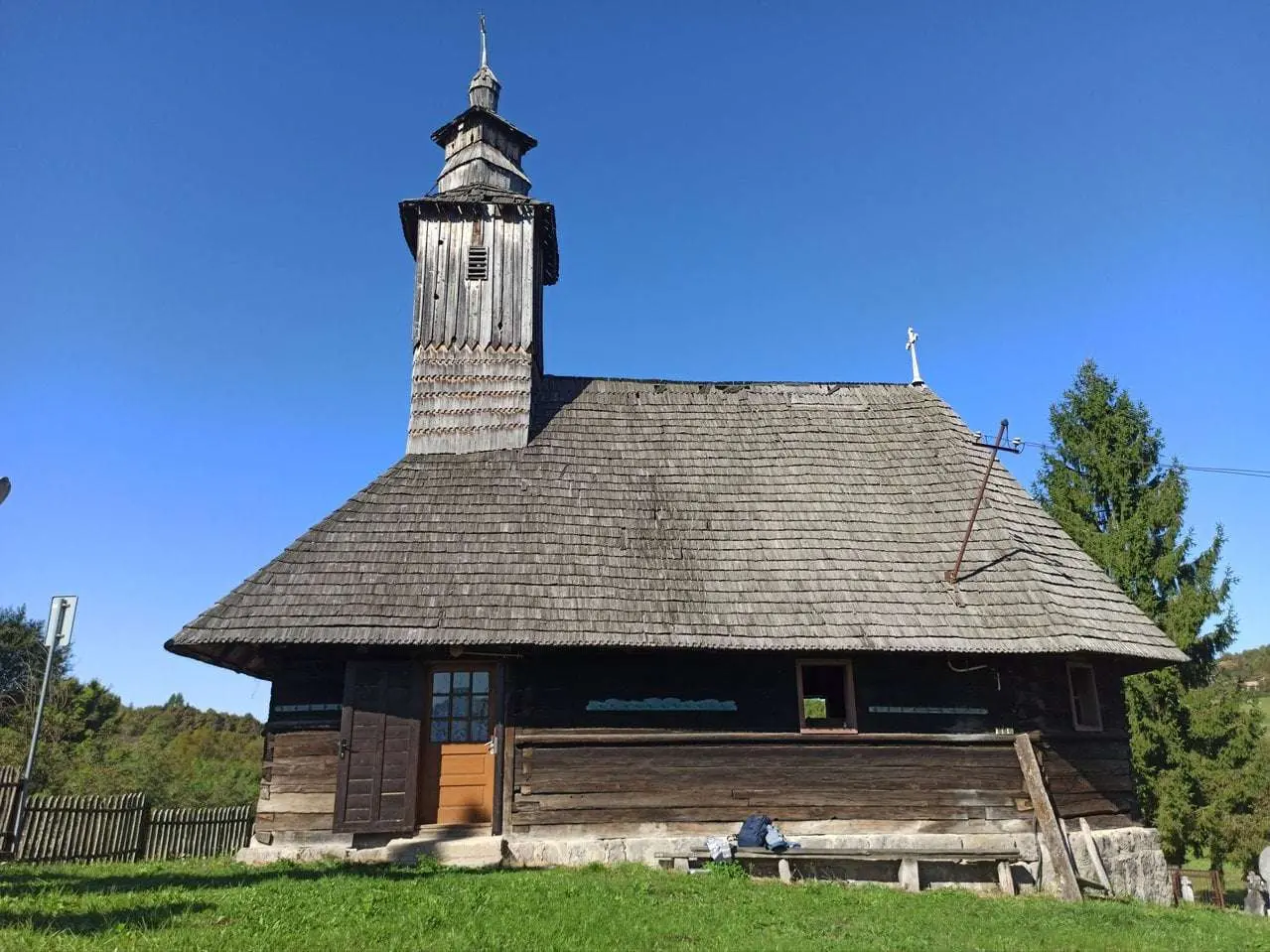 [ACTUALIZARE] Asociația Culturală VERNACULAR vrea să sprijine punerea în siguranță a ruinei bisericii din VIDRA