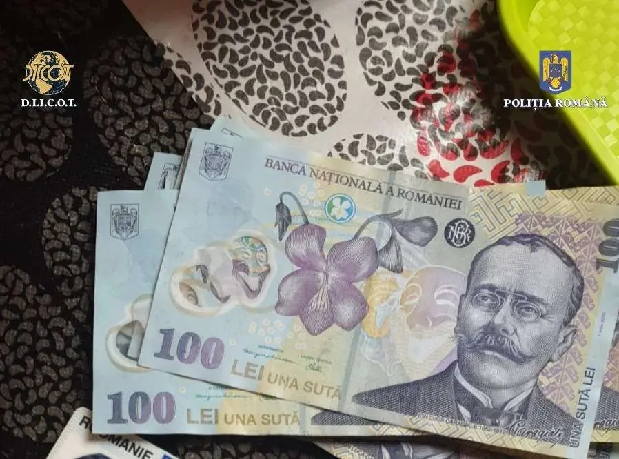 Trei arădeni voiau să vândă 2 kilograme de „iarbă” în Timișoara. DIICOT i-a prins în flagrant, a percheziționat șapte domicilii și a reținut patru persoane
