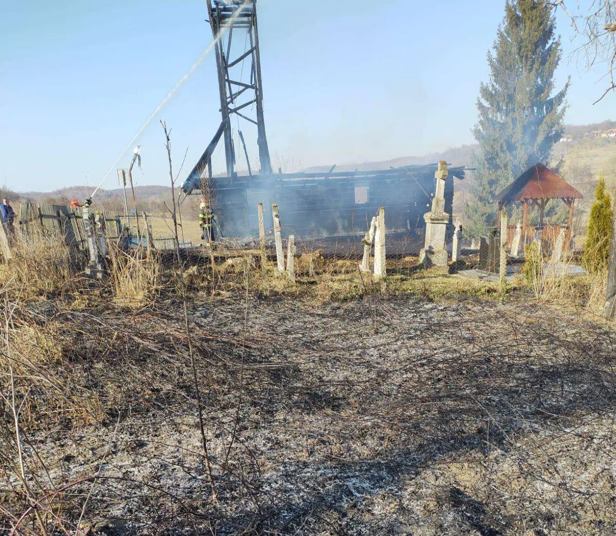 [ACTUALIZARE] Asociația Culturală VERNACULAR vrea să sprijine punerea în siguranță a ruinei bisericii din VIDRA