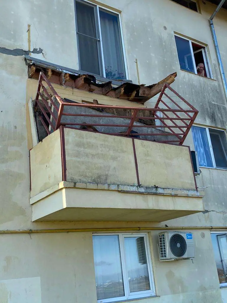 [ACTUALIZARE 3] Se demontează toate balcoanele la cele 5 blocuri de pe Tarafului