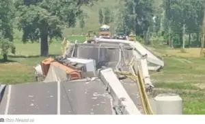 podul de piatră s-a dărâmat”