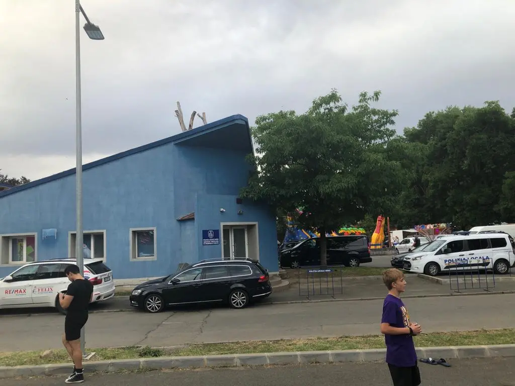 FESTIVALUL BERII - Arad, 2022: o ecuație matriceală cu coeficienți complecși, pe care ca s-o înțelegi ai nevoie de UN REFRESH și o nouă formă de empatie: să-i pui pe YNI Sebi pe aceeași scenă cu Zdob și Zdub, să nu se bată nimeni decât pe locurile din față și să nu se-njure decât „coada de la budă”!