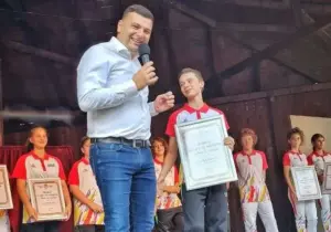 sergiu bîlcea iar și-a lipit
