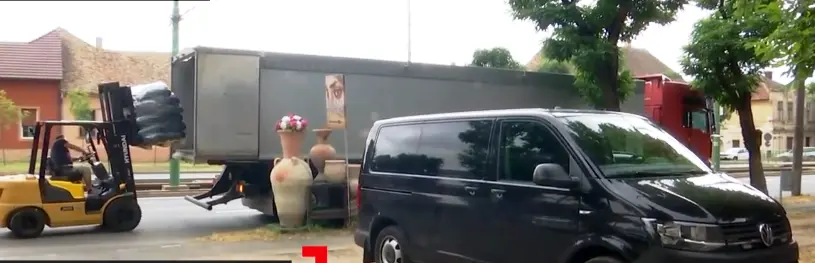 COCAINĂ de COLUMBIA spun procurorii DIICOT că au descoperit pe Calea Timișorii în 610 saci cu pământ de flori depozitați în curtea unui magazin care comercializa vase din Tunisia!