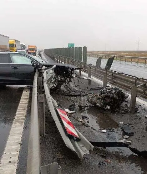 Două accidente în câteva minute pe A1, sens de mers Timișoara-Arad. O persoană a fost transportată la spital