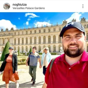 toată lumea e la țebea