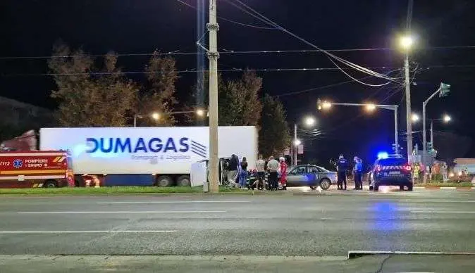 Mașină răsturnată în urma unui accident, la UTA